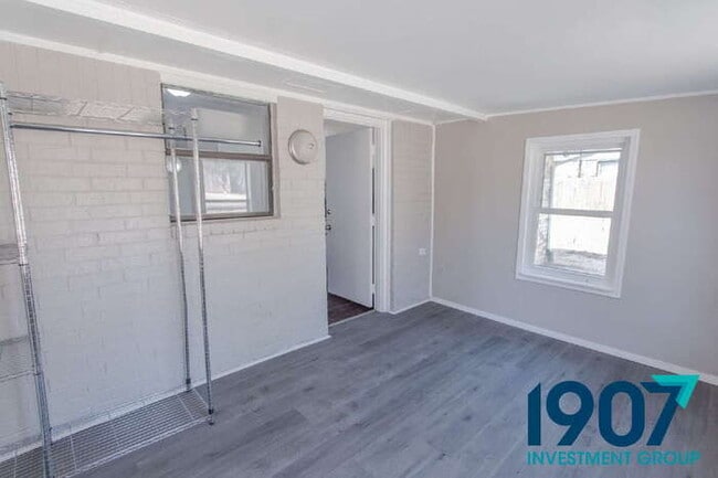 Building Photo - Spacious 5-Bedroom Home in Moore with Rece...