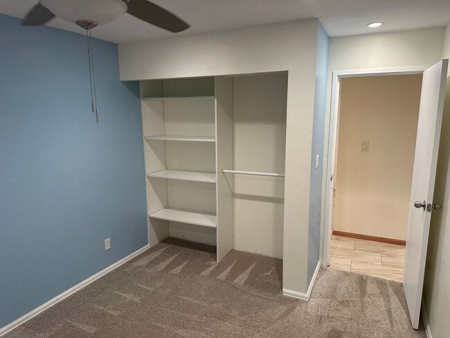 Building Photo - 1250 Golden Cir