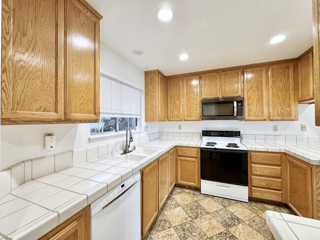 Building Photo - 4378 Conejo Dr