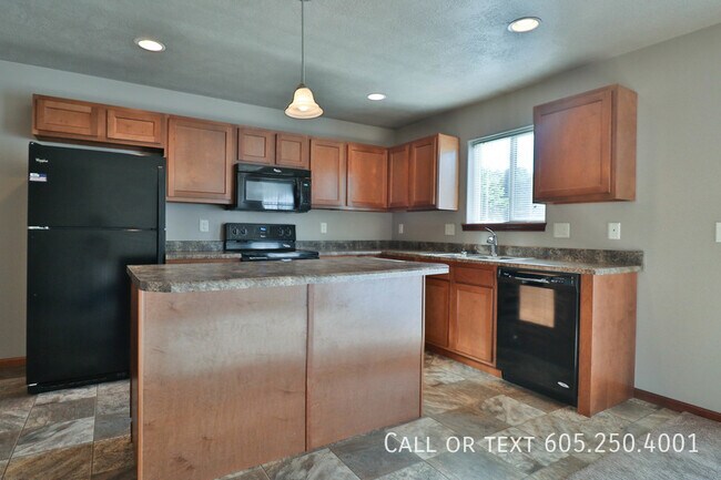 Building Photo - Sensational 2 bedroom Town Home in Harrisb...