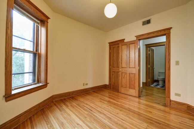 Building Photo - 849 W Grace St
