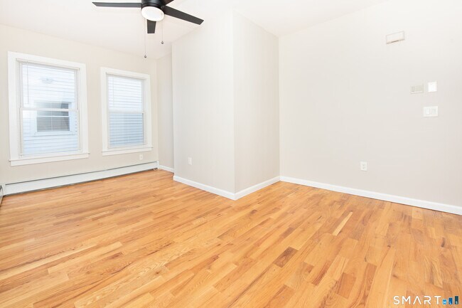 Building Photo - 525 E Main St