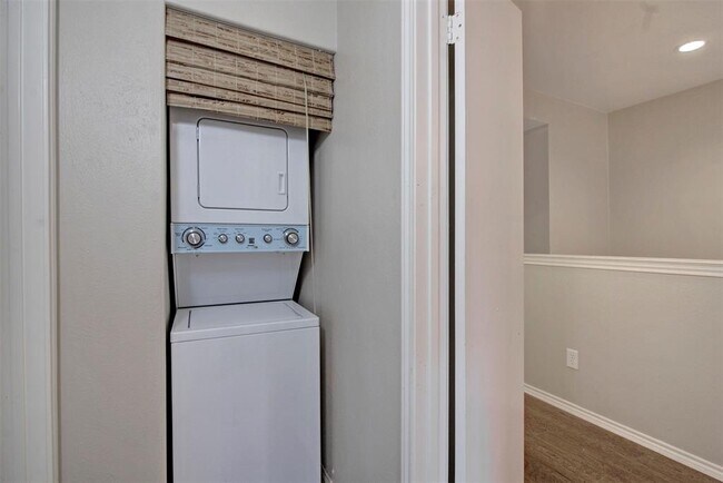 Building Photo - 5100 Verde Valley Ln