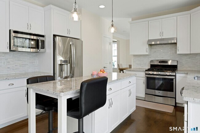 Building Photo - 310 Nutmeg Ln
