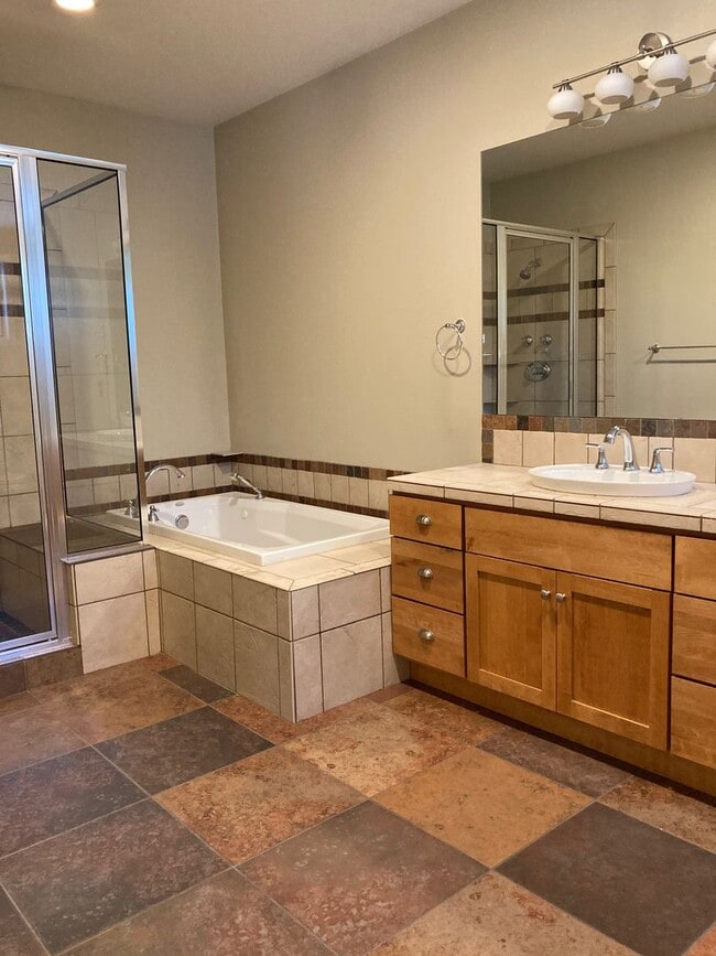 Building Photo - 3BR/3BA with FP, fenced front yard, lots of beautiful upgrades!