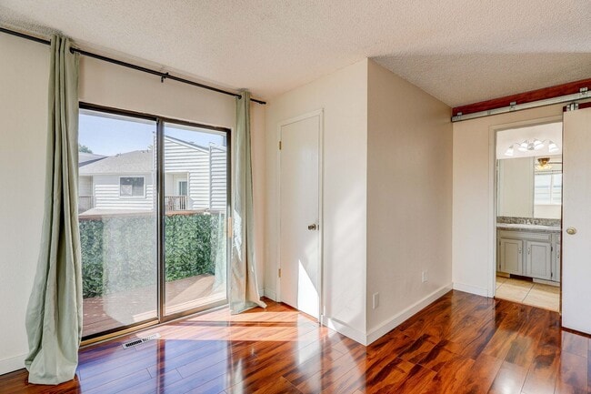 Building Photo - 3bd 2.5 bath Townhome for Rent, also on market for sale