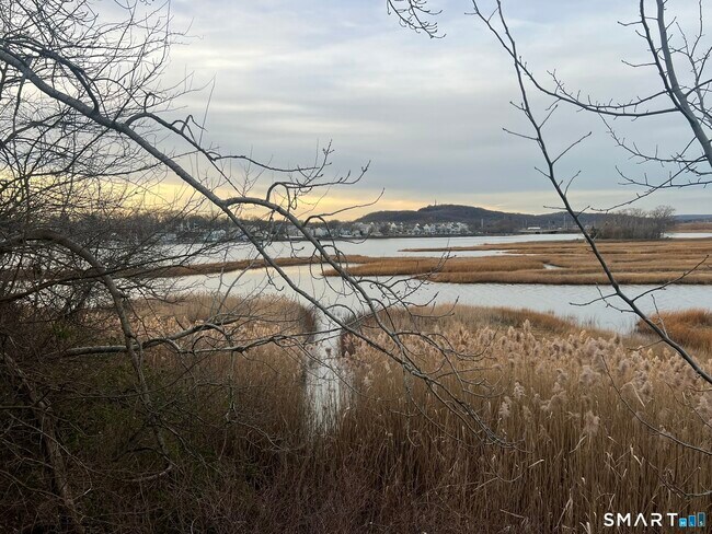 Building Photo - 924 Quinnipiac Ave