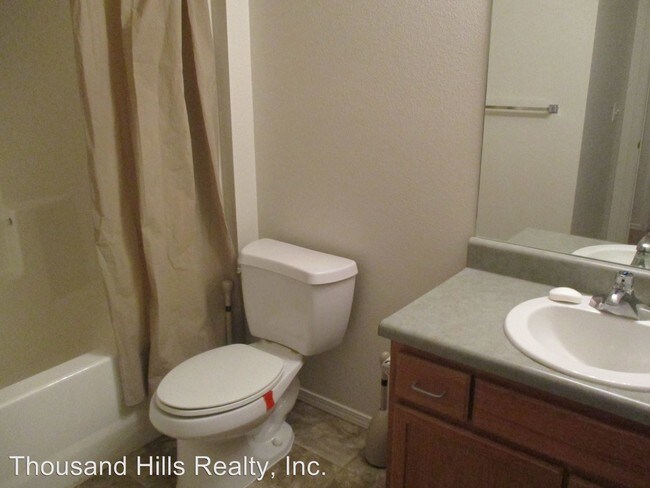 Building Photo - 3 br, 2 bath House - 100 Garden Circle #3