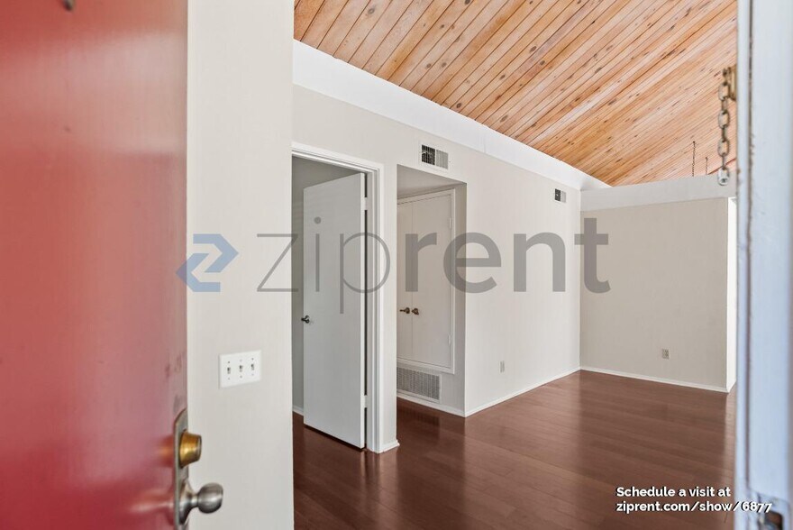 Building Photo - 715 Quetta Ave