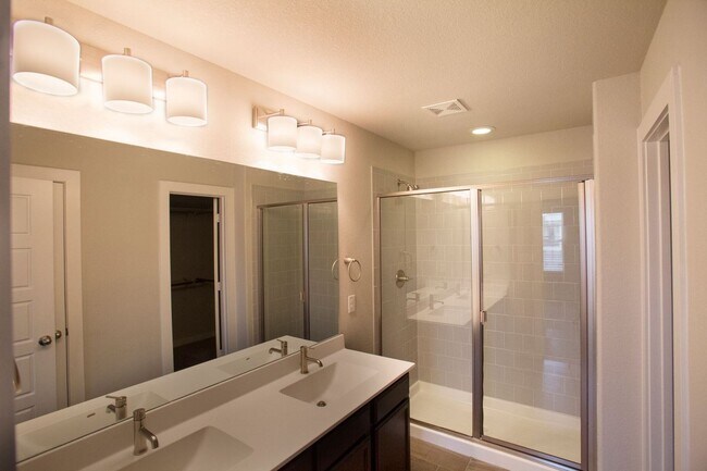 Building Photo - AVAILABLE NOW! Beautiful 3 Bedroom Luxury Townhome, Kyle, Texas!