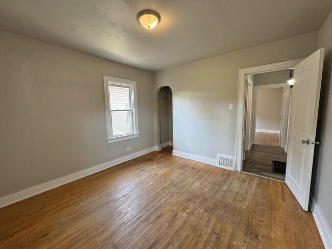 Building Photo - 611 Abrams St