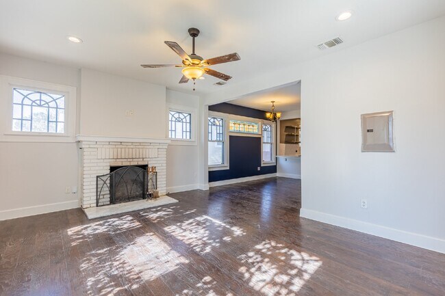 Building Photo - 209 Carolina St