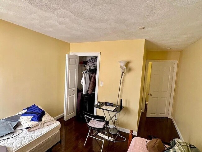 Building Photo - 205 Ferry St