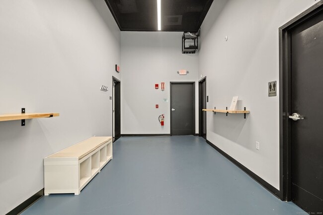 Building Photo - 15 Dinah Rd