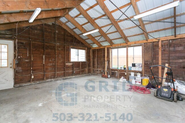 Building Photo - GPM569 - SE Caruthers St (T2)