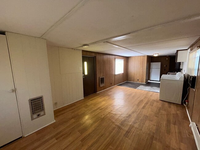 Building Photo - For Rent In Arab