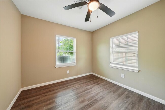 Building Photo - 3615 Seabrook St