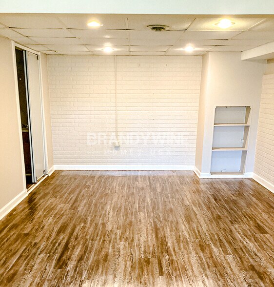 Building Photo - 107 Lake Terrace