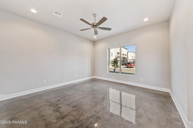 Building Photo - 113 Firethorn Dr