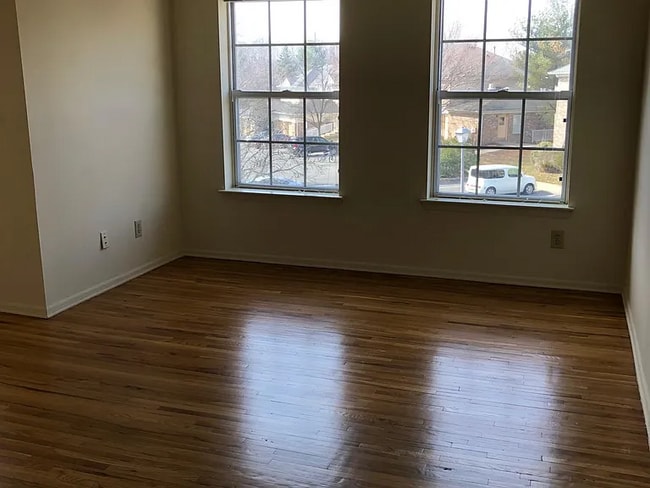 Building Photo - 550 Central Ave