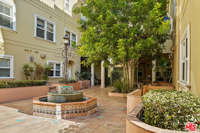 Building Photo - 1050 N Edinburgh Ave