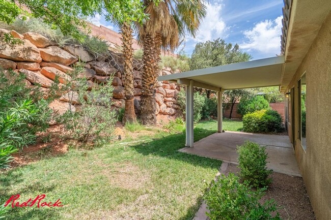 Building Photo - Partially Furnished 3 Bedroom Home with Co...