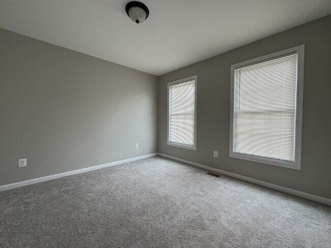 Building Photo - Your Exquisite Herndon Sanctuary Awaits