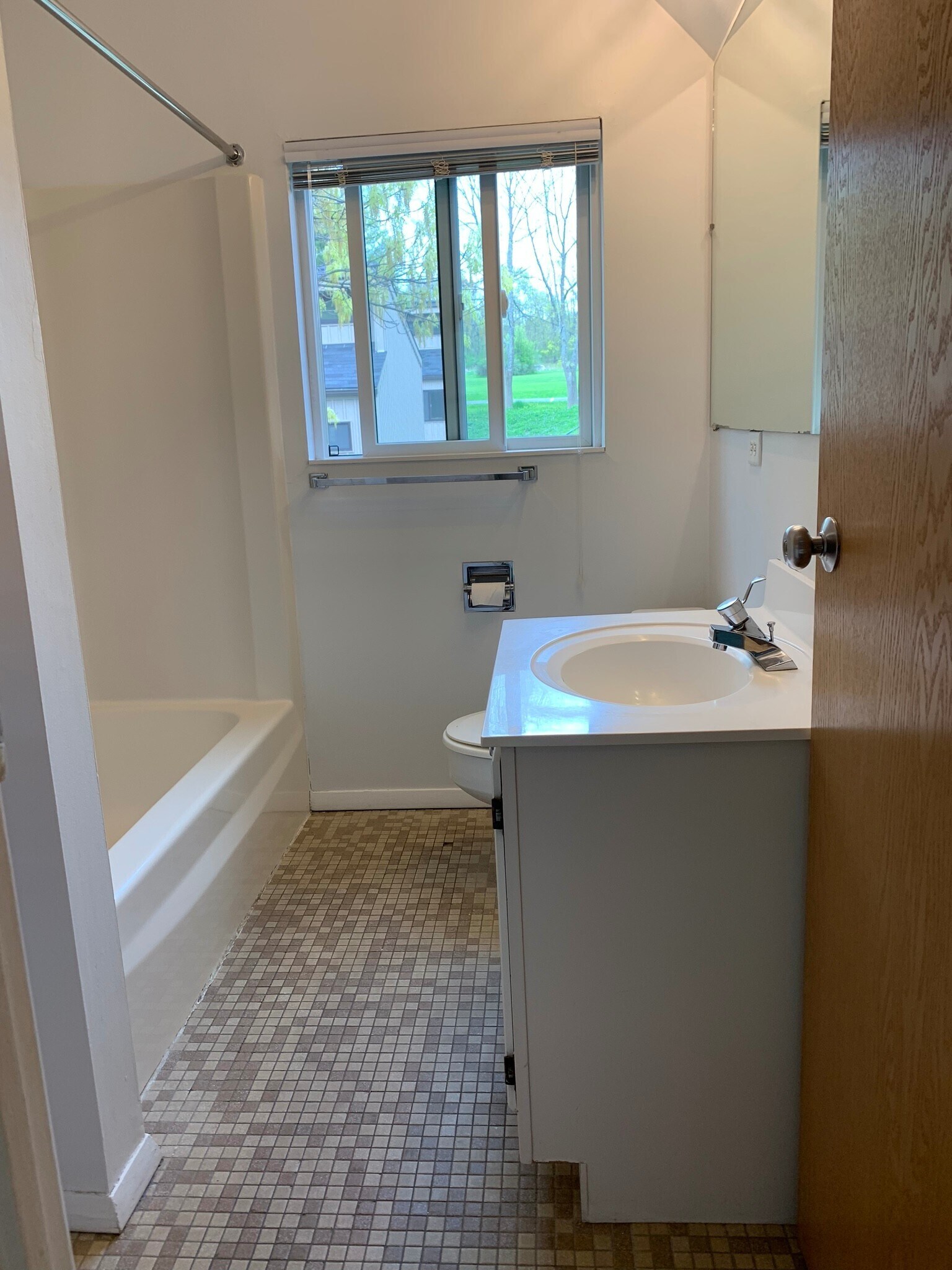 Building Photo - 1051 Danby Rd