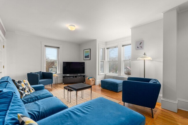 Building Photo - Winter Rental:  Helena House - Utilities Included & Dog-friendly!