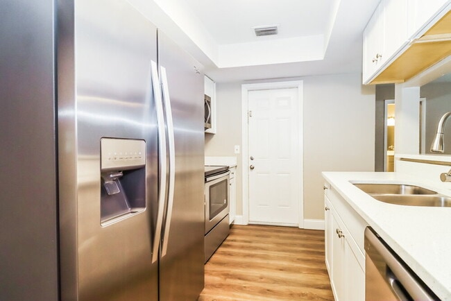 Building Photo - 5795 Hillside St