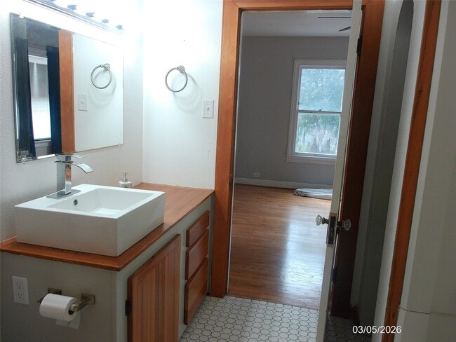 Building Photo - 4619 Ave S