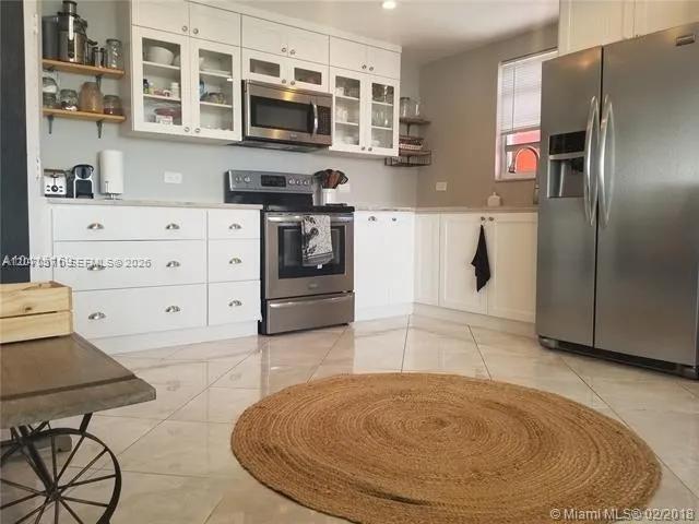 Building Photo - 1301 NE Miami Gardens Dr