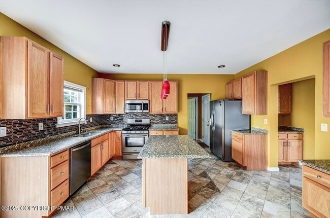 Building Photo - 115 Daffodil Dr