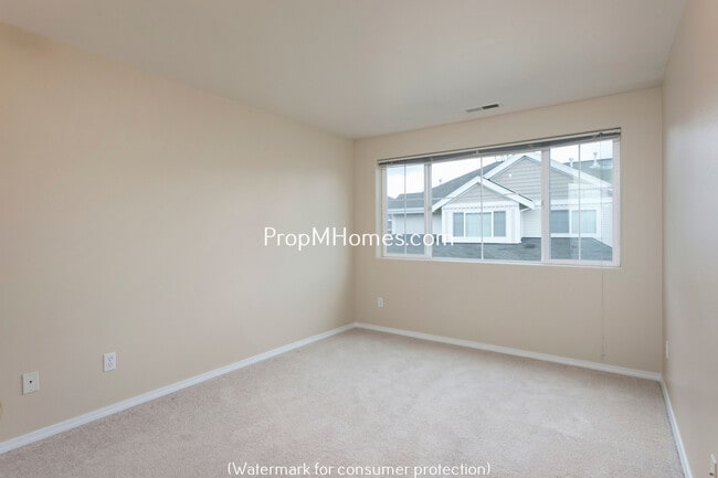 Building Photo - Stylish Beaverton Townhome with Attached Garage!