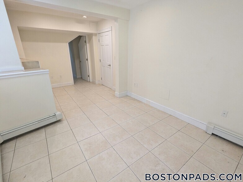 Building Photo - 33 Walbridge St