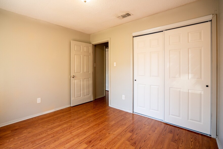 Building Photo - 5805 Cougar Dr