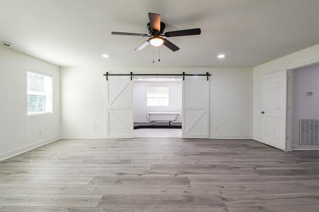 Building Photo - 527 FM 787