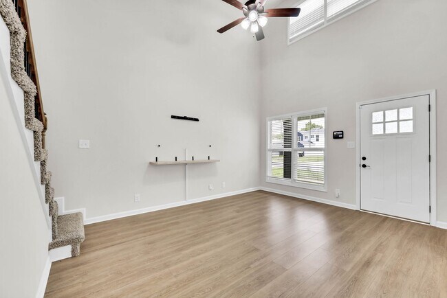 Building Photo - 1196 Cottonwood Dr