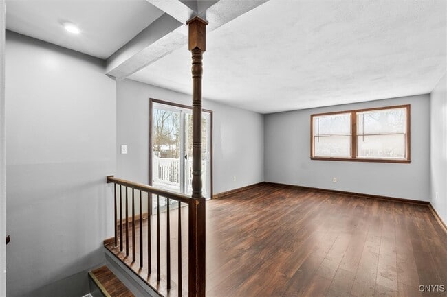 Building Photo - 941 Jamesville Ave