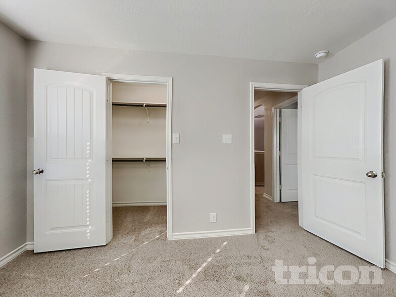 Building Photo - 15431 Cooks Petrel