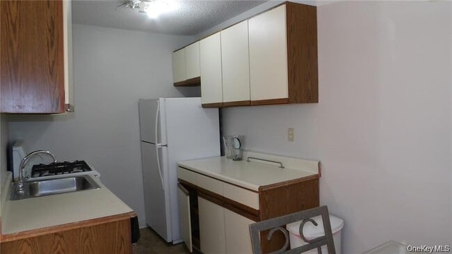 Building Photo - 502 Barclay Manor