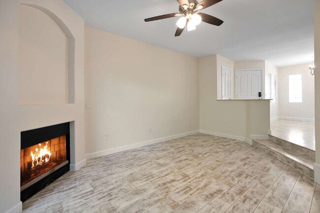 Building Photo - Camelback Corridor Condo now available!