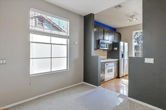 Building Photo - 10820 Sabre Hill Dr