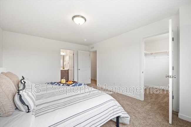 Building Photo - 4762 W Quinault Dr