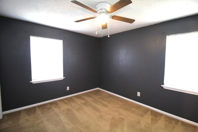 Building Photo - Gulf Breeze Rental: 3 Bedroom Brick Home w...