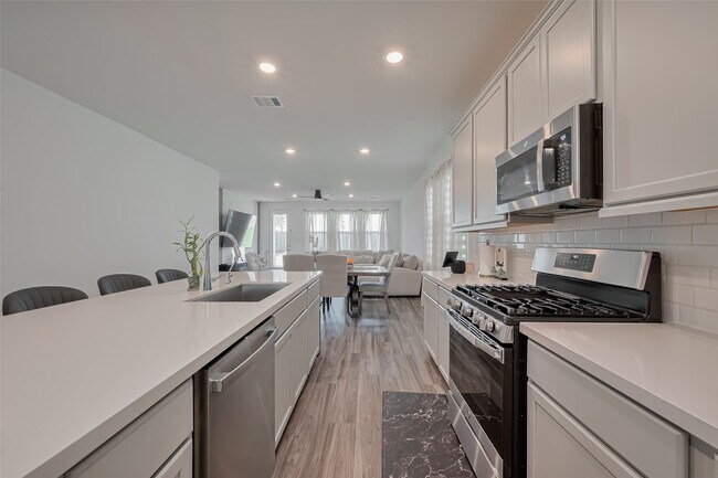 Building Photo - 21611 Shadowbrook Birch Dr