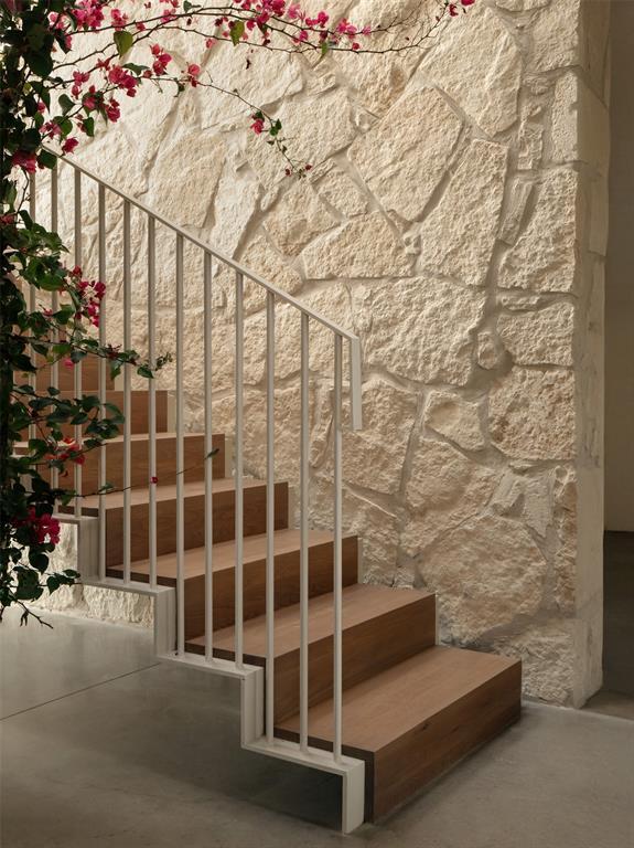 Building Photo - 4705 Balcones Dr
