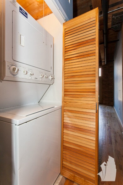 Building Photo - 1500 W Monroe St