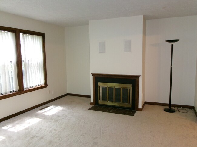 Building Photo - 23320 Red Oak Ct