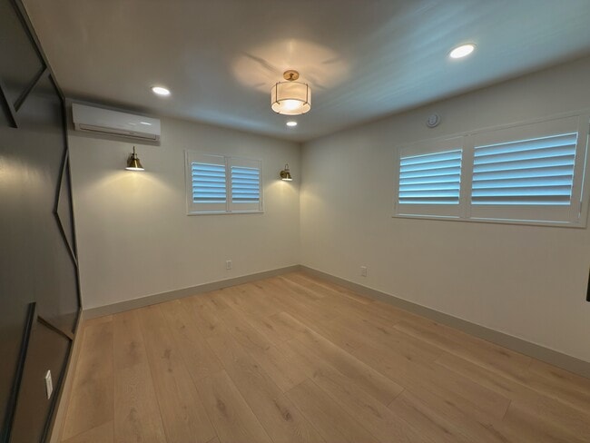 Building Photo - 114 S Emerald Pl